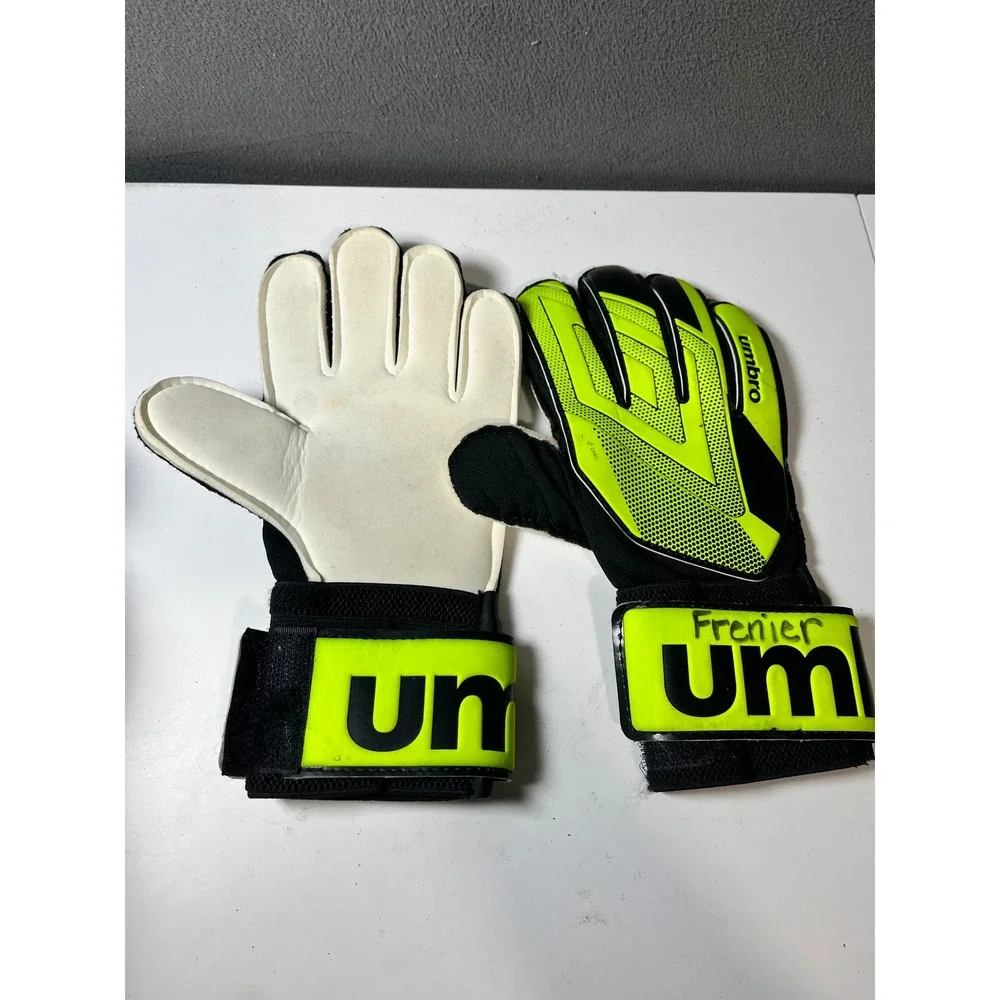 Umbro Junior Soccer Goalie Gloves Neon Yellow Black Size Junior M2103GJ Kids